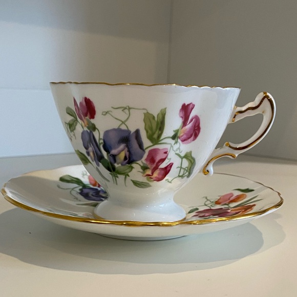 EUC VTG HAMMERSLEY BONE CHINA TEACUP AND SAUCER WITH A BEAUTIFUL FLORAL PATTERN - Picture 3 of 11